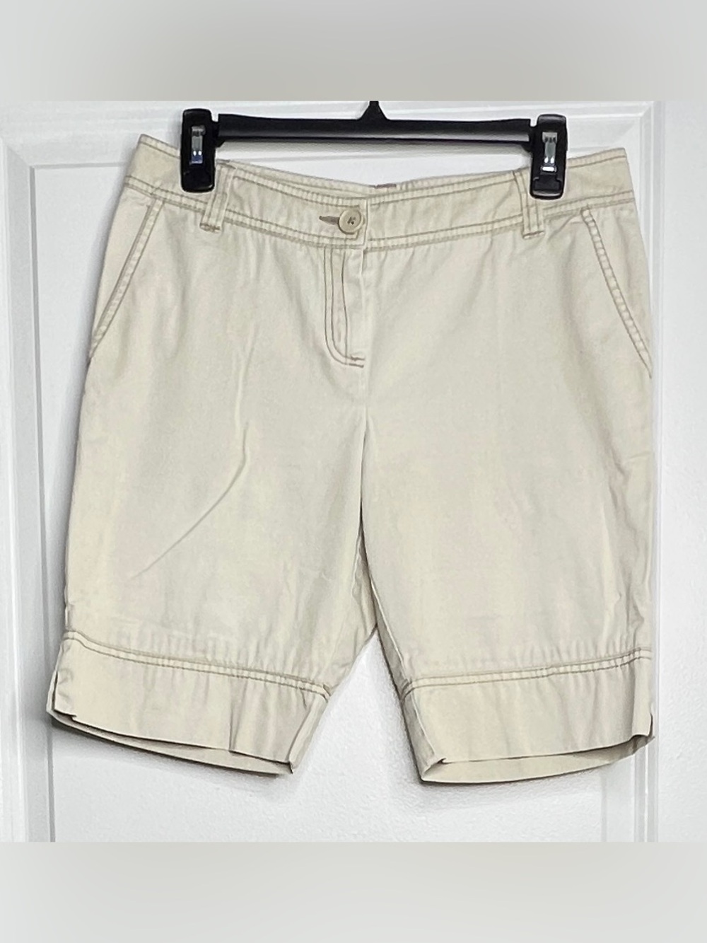 Cabi Women's Tan Beige Bermuda Shorts Size 4 Cotton Casual Stretch Mid Rise 464